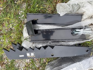 lot 113 image: VEVOR 36inch Hydraulic Backhoe Excavator Thumb