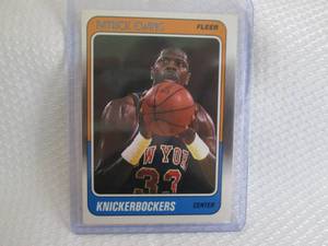lot 235 image: 1988-89 Fleer Patrick Ewing Card ...