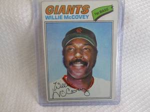 lot 19 image: 1977 Topps Willie McCovey Card...