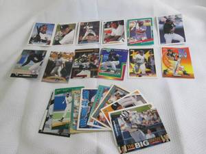 lot 38 image: Assorted Frank Thomas Cards...
