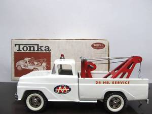 lot 10 image: Fantastic Condition Old Vintage TONKA Collection wOriginal Box #2 - No. 518 Wrecker - White