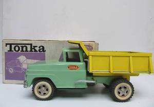 lot 25 image: Fantastic Condition Old Vintage TONKA Collection wOriginal Box #11 - No. 406 Dump Truck - Green & Yellow
