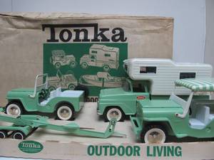 lot 28 image: Fantastic Condition Old Vintage TONKA Collection wOriginal Box #13 - No. 2140 Outdoor Living