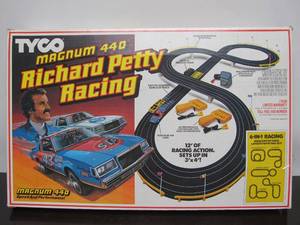 lot 40 image: Vintage Tyco RICHARD PETTY Racing Set 
