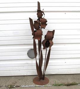 lot 47 image: Very Cool LARGE Outdoor Metal Flower Sculpture