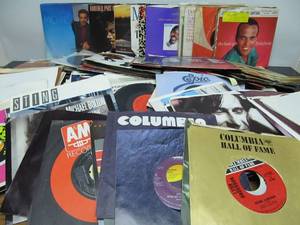 lot 58 image: LARGE Lot of Vinyl 45 Records wSleeves