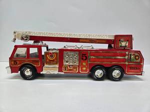 lot 207 image: Nice Vintage TONKA Ladder Truck Fire Engine