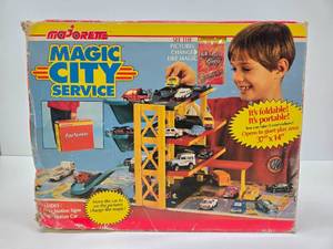 lot 208 image: Complete Vintage Majorette Magic City Service Playset