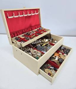 lot 229 image: Vintage Jewelry Box Full of Vintage Costume Jewelry