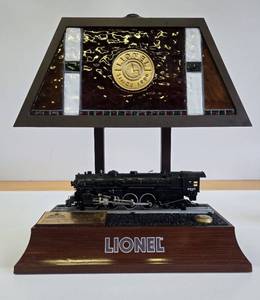 lot 243 image: Working LIONEL 700E Animated TrainRailroad Desk Lamp 