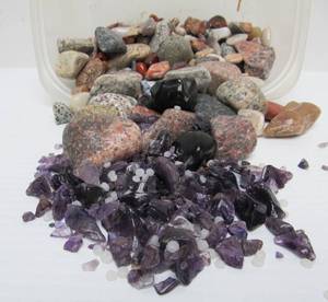 lot 75 image: Large Estate Lot of Polished & Unpolished Gemstones - Amethyst, Agates etc