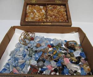 lot 76 image: Estate Lot of Polished Gemstones - Great Size for Jewelry Making