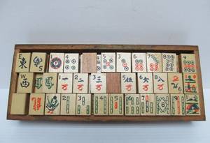 lot 90 image: Set of Antique Hand Painted Mahjong Tiles in Dovetailed Wood Box