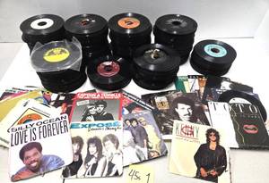 lot 178 image: Estate Lot of Assorted Vintage Vinyl 45 Records #1 - Mixed Genre - UNSEARCHED