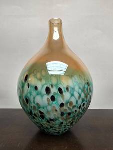 lot 134 image: Great Looking Large Art Glass Tozai Vase