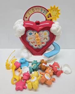 lot 142 image: Orig Vintage 80s CARE BEAR Playset