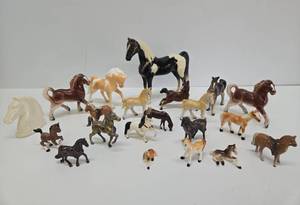 lot 154 image: Large Estate Lot of Assorted Vintage Horses