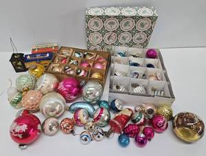 lot 157 image: Estate Lot of Old Vintage Glass Christmas Ornaments