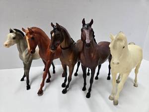 lot 261 image: Group of Vintage BREYER Horses