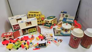 lot 275 image: Nice Condition Large Lot of Fisher Price Little People Buildings & Vehicles #2