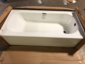 lot 56 image: Bootz Industries Aloha 60 in. x 30 in. Soaking Bathtub with Right Drain in White Damaged   Customer Returns See Pictures