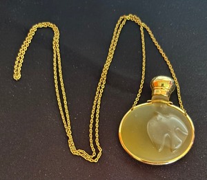lot 4 image: Gorgeous Lalique Nina RIcci Lair Du Temps Frosted Glass Dove Perfume Bottle Pendant with Chain