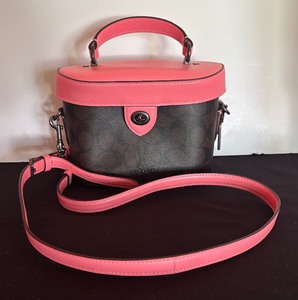 lot 6 image: Coach Kay Signature Crossbody Handbag