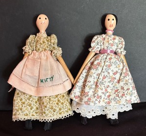 lot 95 image: Pair of Vintage Hitty Dolls