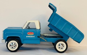 lot 82 image: Vintage 1960s Tonka Hydraulic Dump Truck