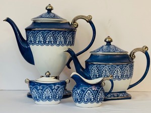 lot 79 image: Vintage Blue Bombay Tile Coffee Pot Teapot Sugar and Creamer Set   5-Piece Bombay Made In China Ironstone Set Cobalt Blue