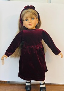 lot 73 image: 1998 My Twinn Doll in Velvet Dress