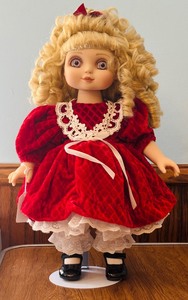 lot 72 image: Marie Osmond Doll 1997 Baby Marie Paper Roses Sculpted by Beverly Stoehr