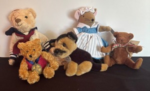 lot 146 image: Collection of Adorable Bears, Mouse and Dog by Sagamore Hill, Williamsburg,  Aurora Classic and Cottage Collectables
