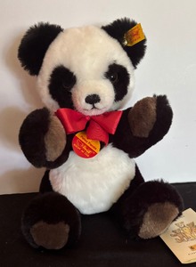 lot 165 image: Steiff Petsy Panda Bear