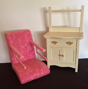 lot 171 image: American Girl Doll Bistro Seat and American Girl Samanthas Commode