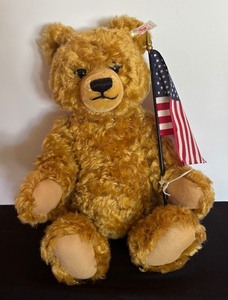 lot 177 image: The Great American Teddy Bear by Steiff