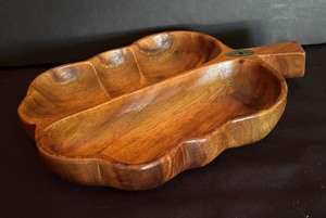 lot 188 image: Nipa Hut Genuine Monkey Pod Serving Bowl