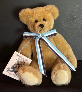 lot 189 image: Mulbeary Den Bear Designed and Created by Kathy Bielert