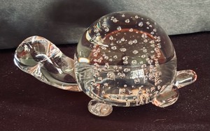 lot 199 image: Controlled Bubble Clear Glass Turtle Figurine