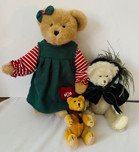 lot 204 image: Three Vintage Bears including Two Boyds Collection and One Pickford Bears