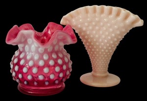 lot 201 image: Gorgeous 1950s Fenton Hobnail Pink Vase & Cranberry Ruffled Slag Glass Vase