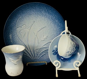 lot 129 image: Bing & Grndahl Seagull Porcelain Vase, Bing and Grndahl Christmas Rose Teacup and Saucer and More