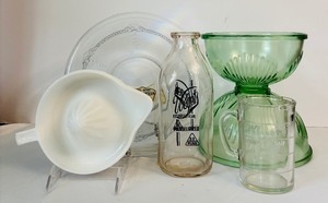 lot 121 image: Vintage Kitchen Items including an Fire-King Oven Glass Bowl, Pair of Jeannette Shell Nesting Mixing Bowls and More