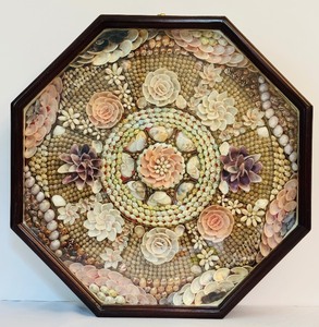 lot 118 image: Sailors Valentine Authentic Models Seashell in Mohogany Frame