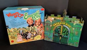 lot 13 image: Vintage Wizard of Oz Emerald City Play Set
