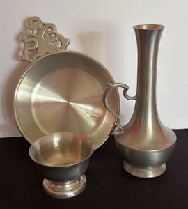 lot 233 image: Pewter Vase and Dishes