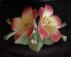 lot 236 image: Porcelain Calla Lilie Figurine