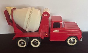 lot 257 image: Vintage Original Tonka Toys Mound Minnesota Cement Mixer Truck