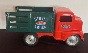 lot 342 image: Vintage 1950s Tonka Utility Truck