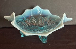 lot 351 image: Gorgeous Vintage Northwood Blue Opalescent Leaf and Bead Tri-Corner Bowl